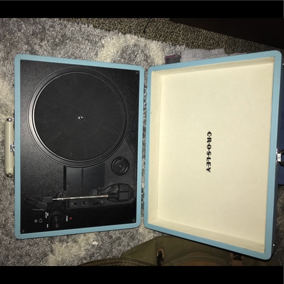 Crosley Portable Turntable/Briefcase record player - Picture 2 of 4
